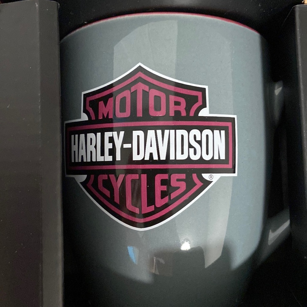 Harley Davidson mug.
